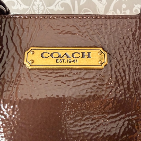 Coach Patent Mahogany Gallery Tote Gold Hardwarew/ Hangtag & Side Medallions EUC - Picture 4 of 16